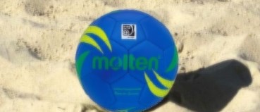 molten beachsoccer fußball im sand
