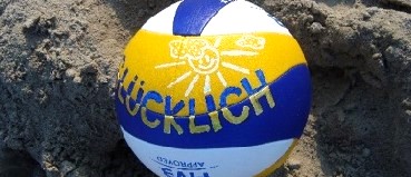 Beachvolleyball im Sand